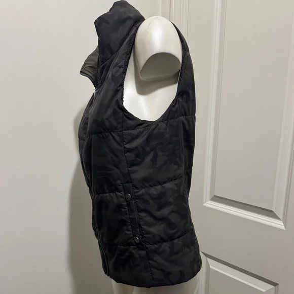 Vuori Black Camo Quilted Puffer Vest - Picture 10 of 16